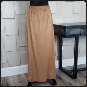 Adoro maxi skirt tan brown caramel faux suede elastic waist Size Medium